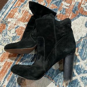 Excellent condition (outside) Nine West ankle boots with 3.5-4” heel